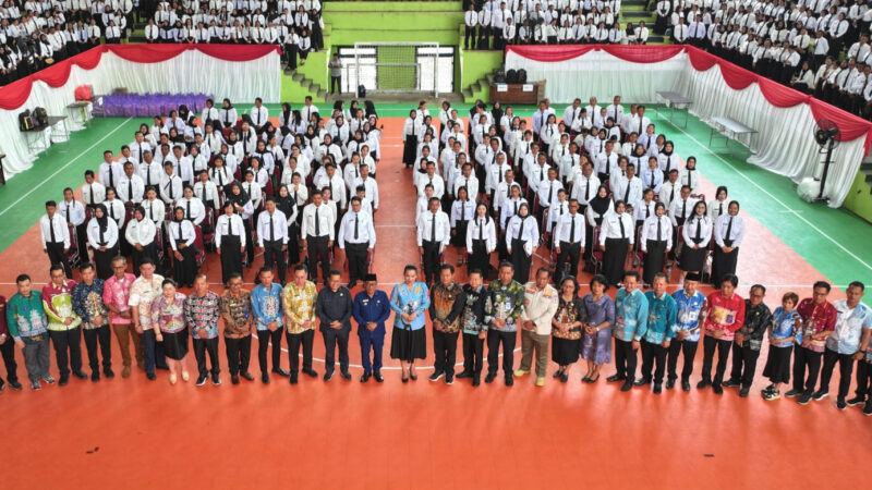 Bupati Heriyus Serahkan Secara Simbolis SK Pengangkatan Ribuan PPPK Paruh Waktu Kabupaten Mura