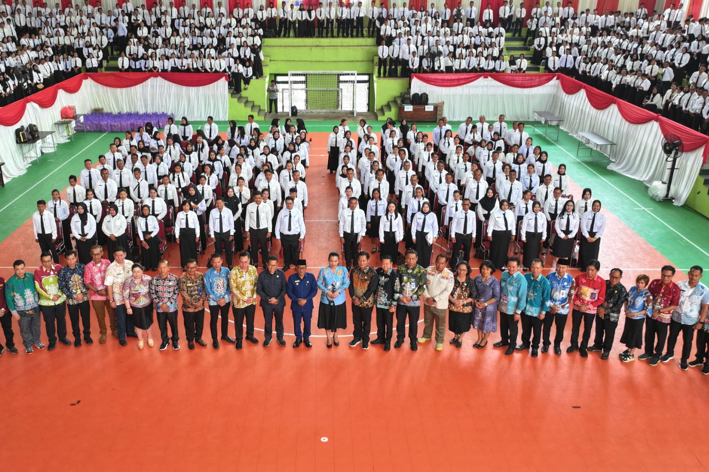 Bupati Heriyus Serahkan Secara Simbolis SK Pengangkatan Ribuan PPPK Paruh Waktu Kabupaten Mura