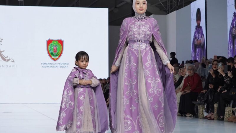 Wastra Kalteng Tampil Memukau di Jakarta Fashion Week 2026