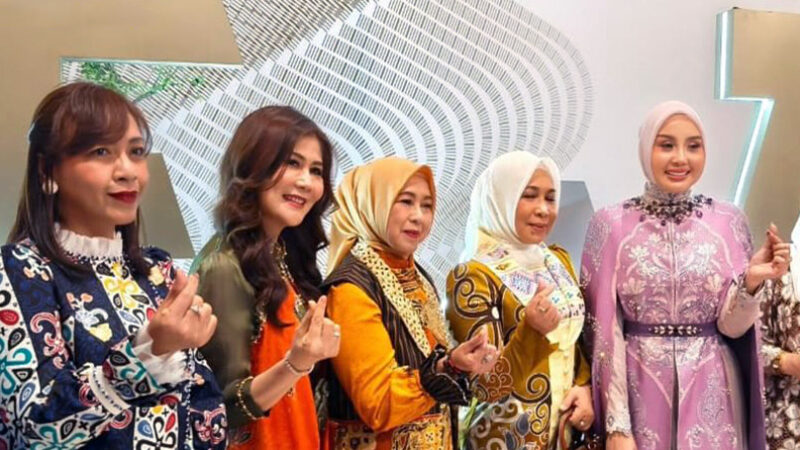 Ketua PKK Barito Utara Dampingi Ketua Dekranasda Kalteng di Jakarta Fashion Week 2026