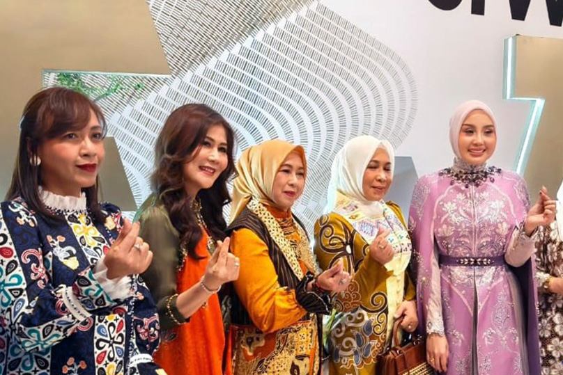 Ketua PKK Barito Utara Dampingi Ketua Dekranasda Kalteng di Jakarta Fashion Week 2026