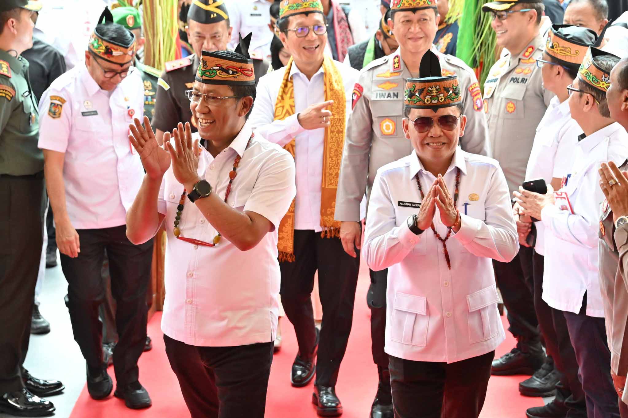 Kedatangan Menkum Supratman Andi Agtas di Kalteng Disambut Gubernur Agustiar Sabran