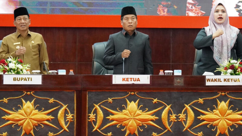 Bupati Heriyus Hadiri Rapur Ke-6 Masa Sidang III