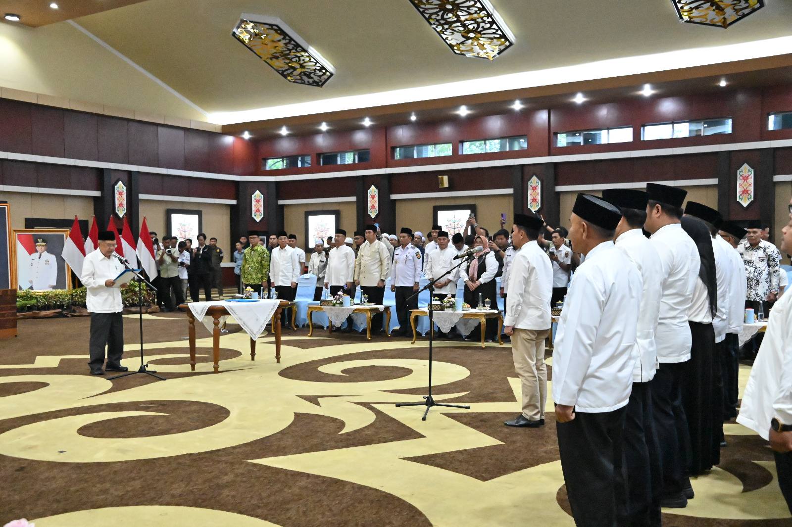 Jusuf Kalla Lantik Agustiar Sabran Sebagai Ketua Umum DMI Kalteng Masa Bakti 2025–2030