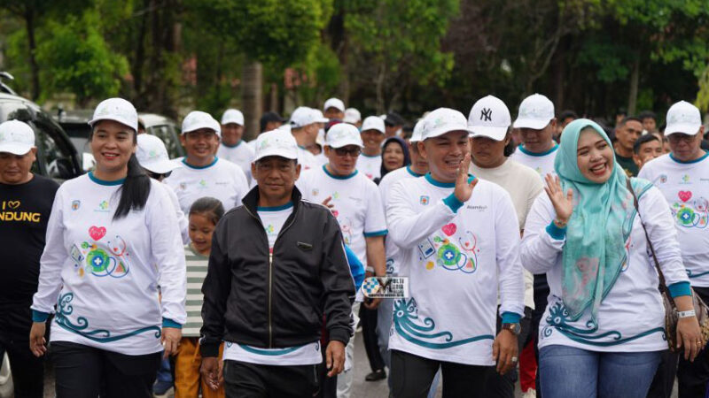 Peringati HKN Ke-61, Bupati dan Wabup Mura Ikuti Senam dan Jalan Sehat dan Cek Kesehatan Gratis