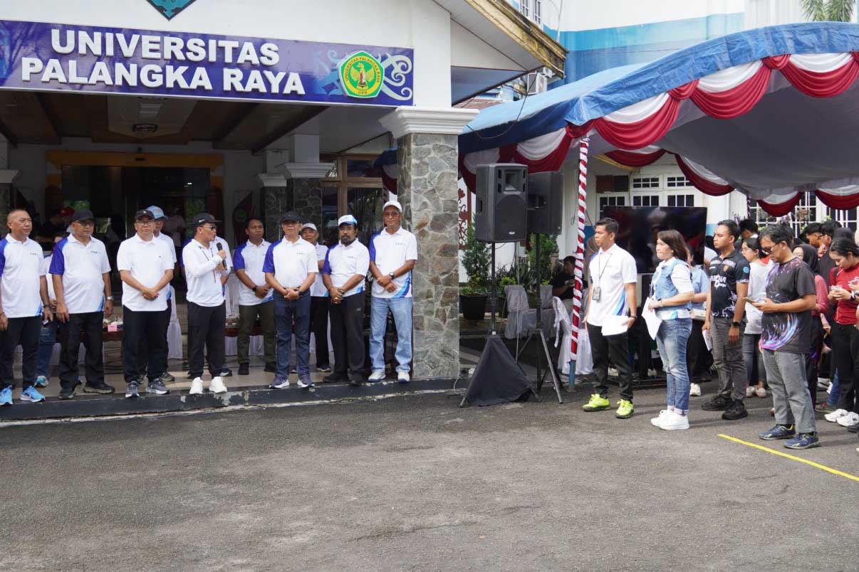 Ikuti Jalan Sehat Bersama UPR, Gubernur Ajak Mahasiswa Jadi Generasi Sehat