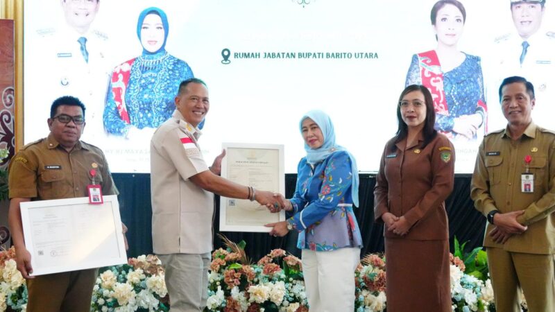 Ketua Dekranasda Barut Terima Pencatatan Hak Cipta dan Desain Industri Batik Daerah