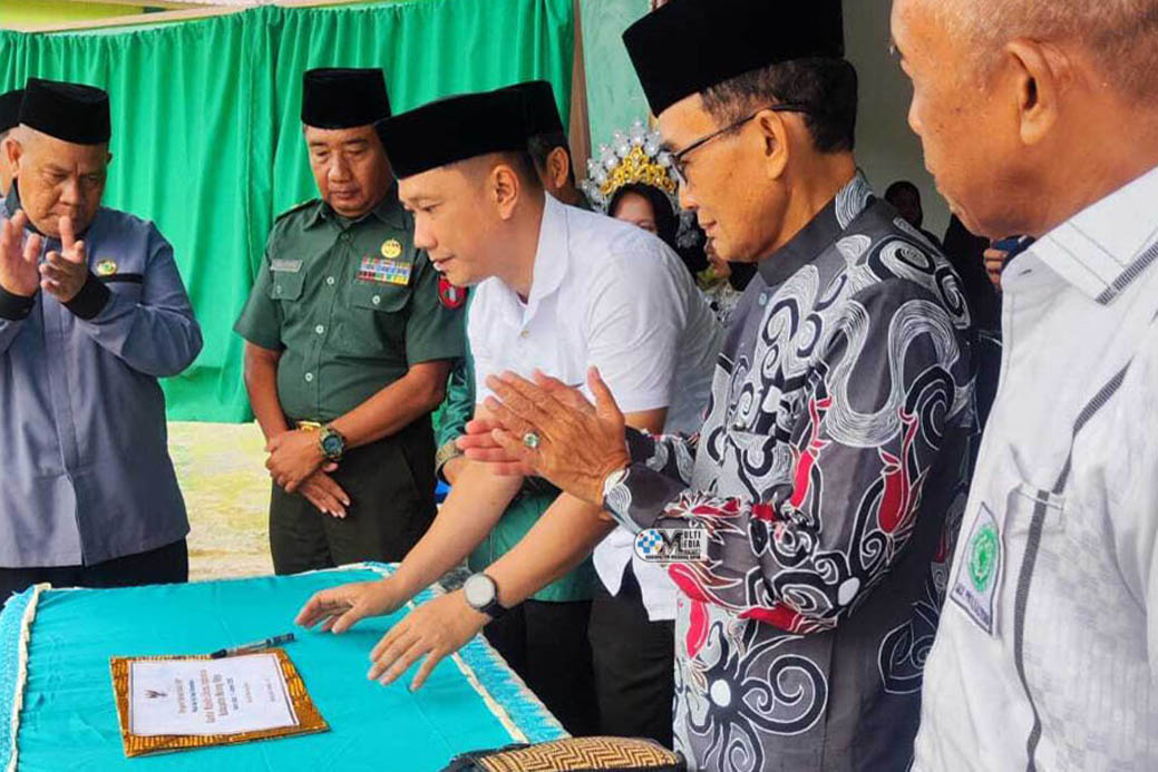 Wakili Bupati Heriyus, Asisten II Resmikan Kantor MUI Mura