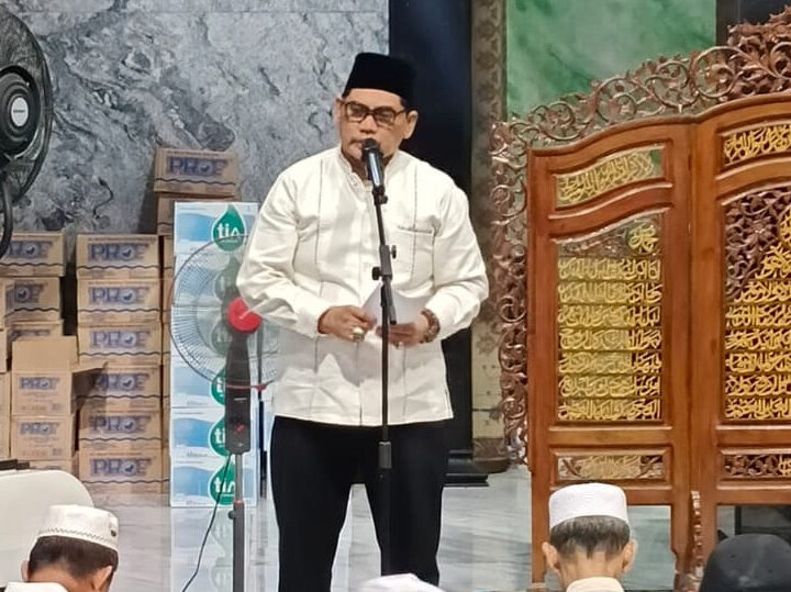 Laksanakan Sholat Taraweh Berjamaah, Bupati Barut Sampaikan Ramadhan Momentum untuk Memperbaiki Diri