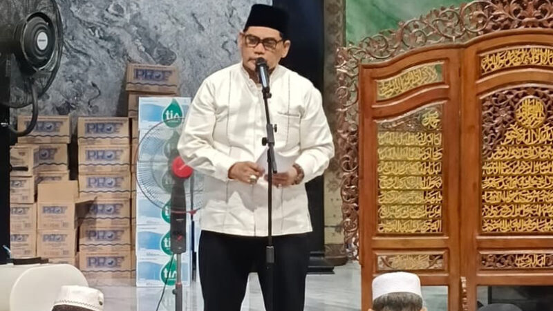 Laksanakan Sholat Taraweh Berjamaah, Bupati Barut Sampaikan Ramadhan Momentum untuk Memperbaiki Diri