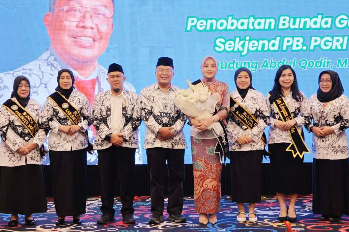 Konkerprov PGRI, Aisyah Thisia Agustiar Sabran Dinobatkan Sebagai Bunda Guru PGRI Kalteng, Barito Utara Raih 3 Penghargaan