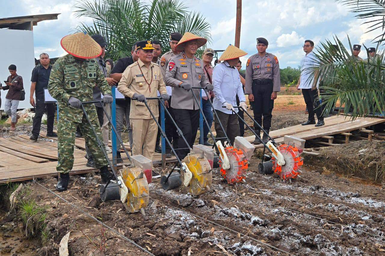 Hadiri Tanam Jagung Serentak, Gubernur Kalteng Dukung Penuh Target Swasembada Pangan Presiden RI