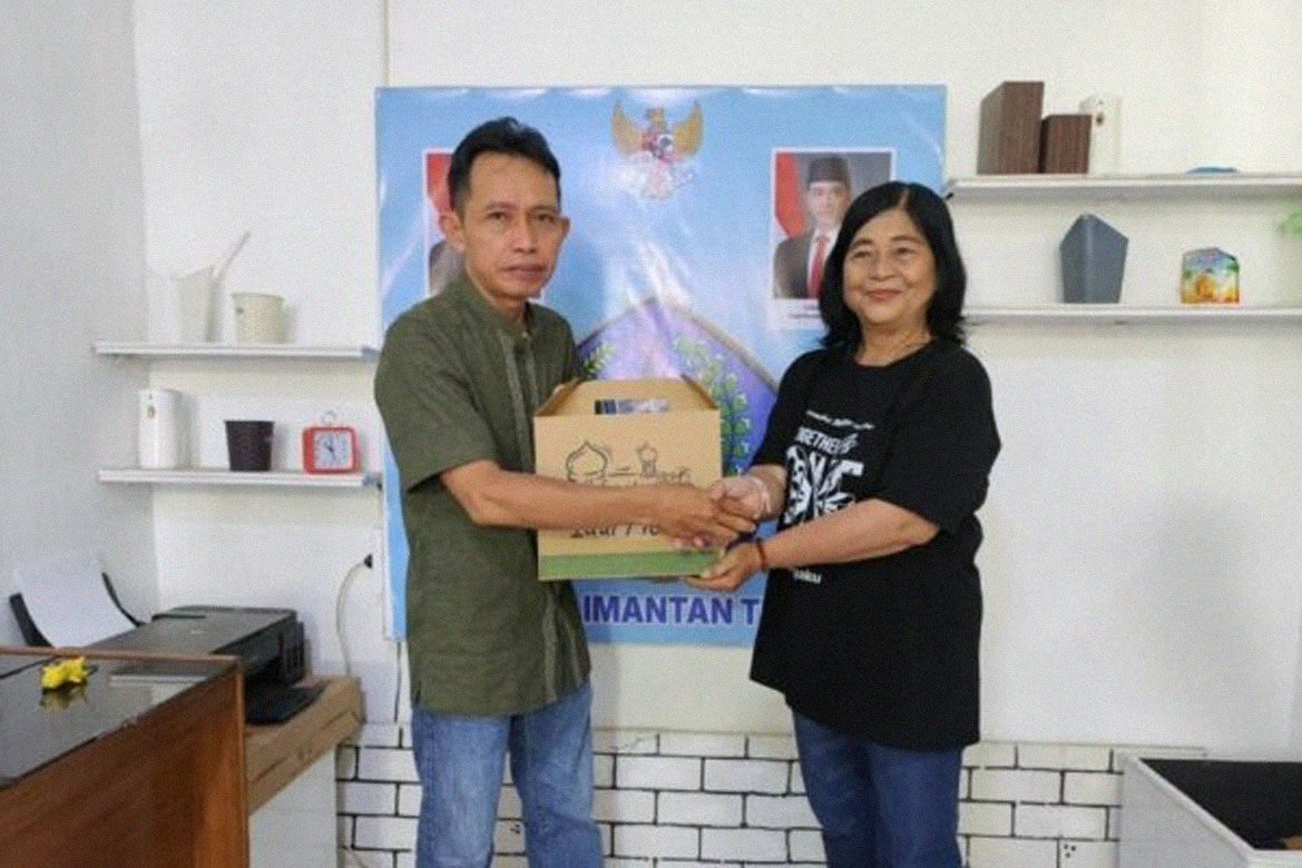 Jelang Idulfitri, DPW IPJI Kalteng Bagikan Parcel kepada Pengurus dan Anggotanya