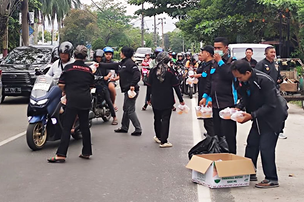 DPW IPJI Kalteng dan FKM Gelar Aksi Sosial Berbagi Takjil di Bulan Ramadan