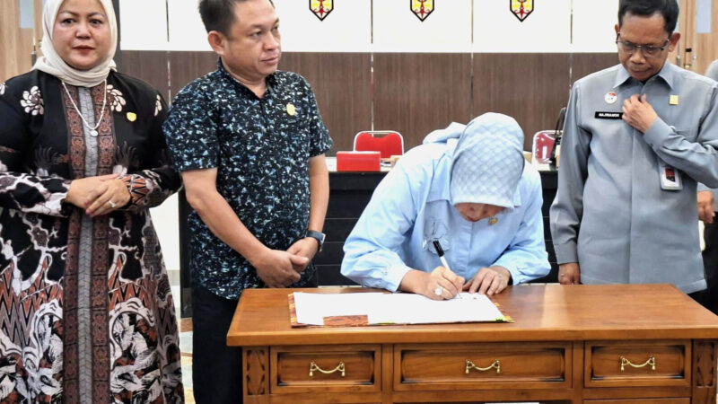 Perkuat Pembentukan Produk Hukum Daerah, DPRD Barito Utara Teken MoU dengan Kanwil Kemenkum Kalteng