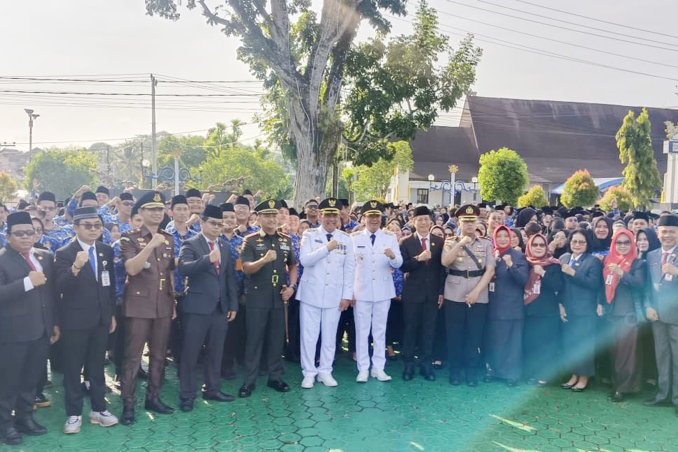 Bupati Barito Utara Inspektur Upacara Peringatan Hari Otda ke-30