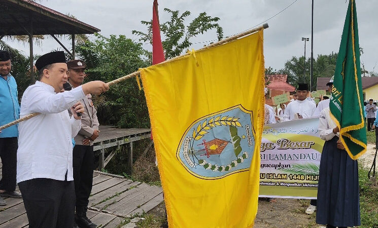 Bupati Lamandau Lepas Peserta Pawai Gema Hijriah 1 Muharram 1448 H