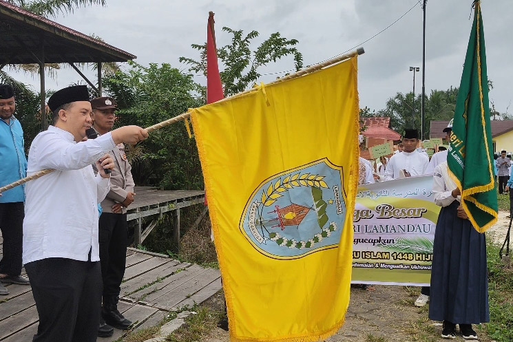 Bupati Lamandau Lepas Peserta Pawai Gema Hijriah 1 Muharram 1448 H