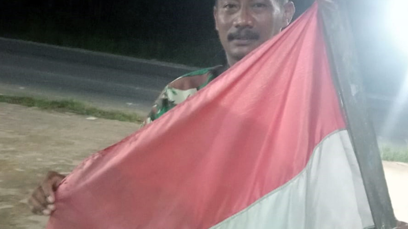 Wujud Cinta Tanah Air, Babinsa Koramil 01 Bulik Minta Warga Tidak Kibarkan Bendera Kusam