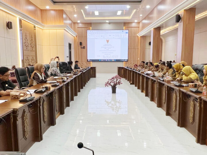 Rapat Dengar Pendapat DPRD Barito Utara Bahas Raperda Kelembagaan Adat Dayak