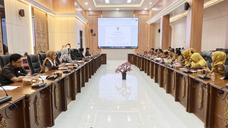 Rapat Dengar Pendapat DPRD Barito Utara Bahas Raperda Kelembagaan Adat Dayak