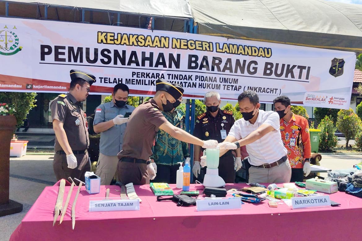 Kejari Lamandau Musnahkan Barang Bukti 34 Perkara Inkracht, Termasuk 43,25 Gram Sabu