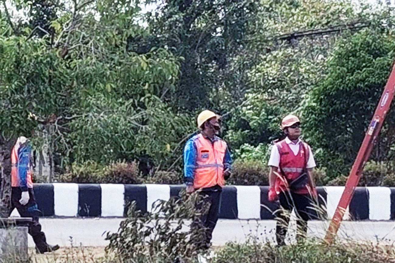 PLN Nanga Bulik Sigap Tangani Putusnya Kabel Tegangan Tinggi di Desa Kujan