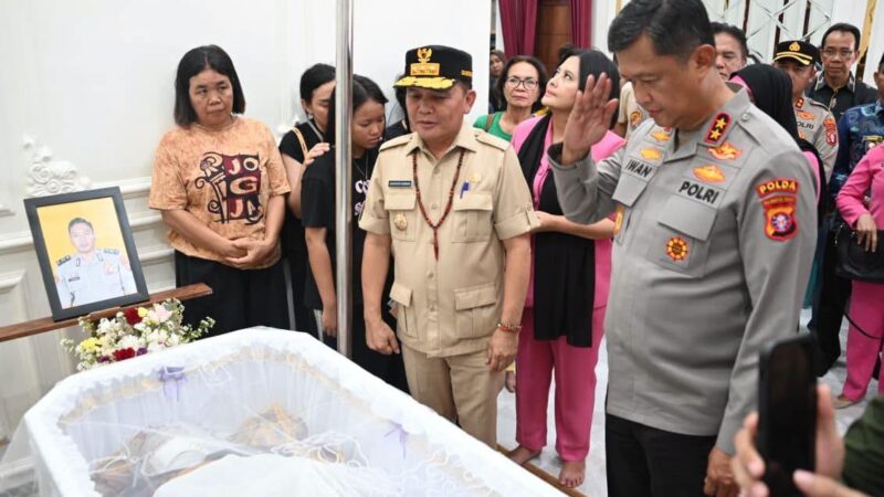 Gubernur Melayat ke Rumah Duka Aipda Yudhie Perdana Putra yang Gugur Saat Penggerebekan Bandar Narkoba