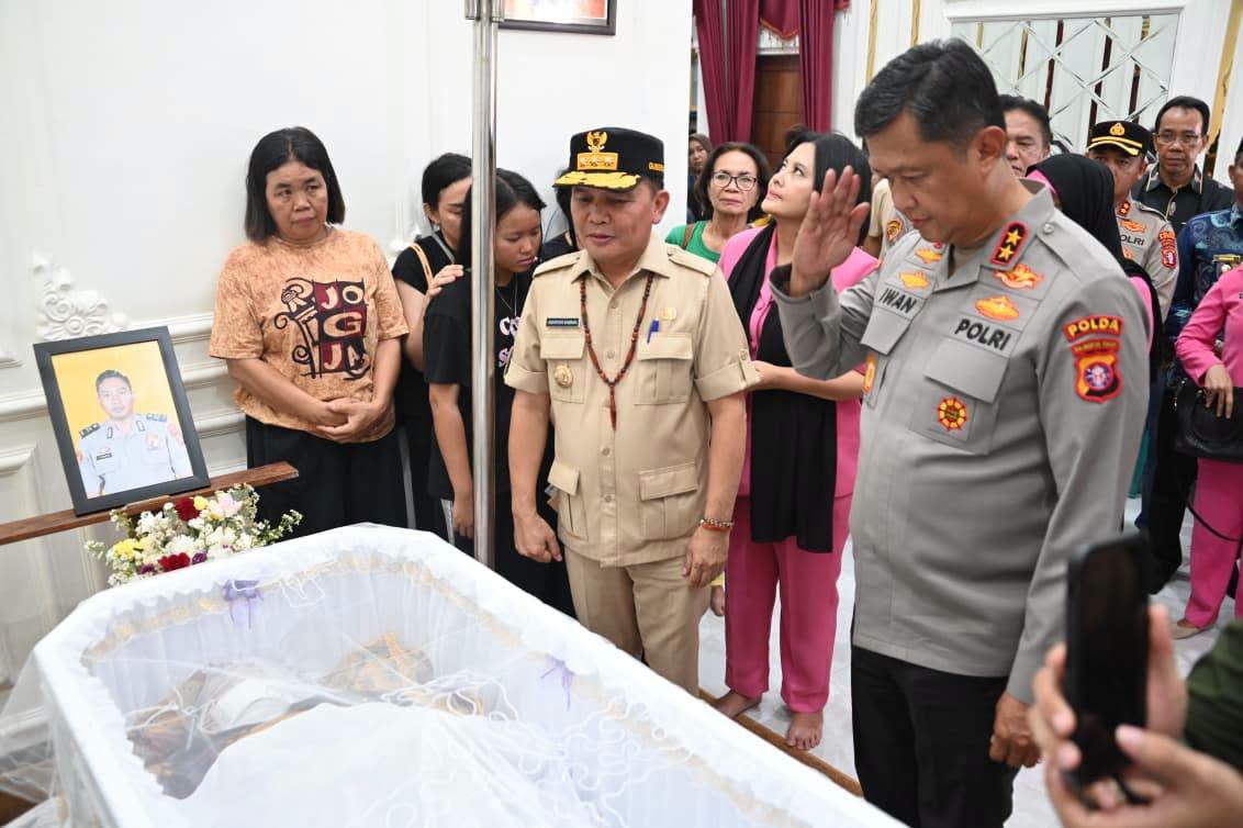 Gubernur Melayat ke Rumah Duka Aipda Yudhie Perdana Putra yang Gugur Saat Penggerebekan Bandar Narkoba