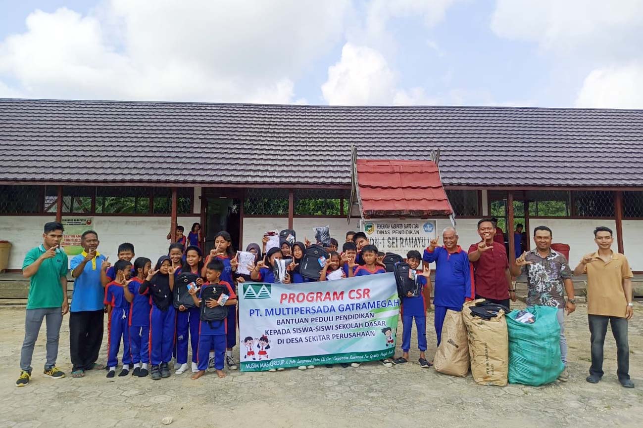 PT MPG Salurkan Bantuan Perlengkapan Sekolah Kepada Desa Sekitar Perusahaan