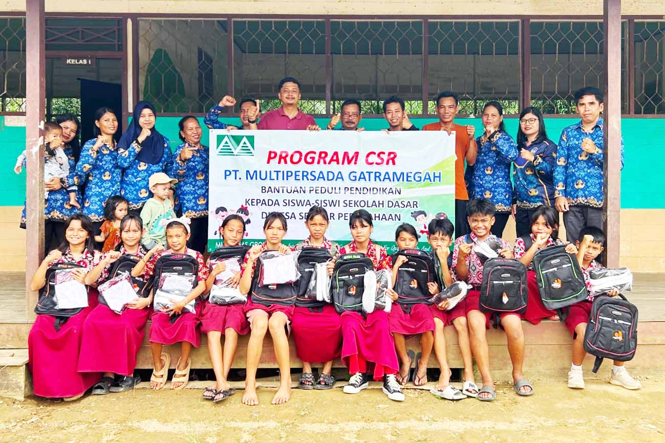 Siswa SDN 1 Karamuan Terima Bantuan Perlengkapan Sekolah dari PT Multipersada Gatramegah