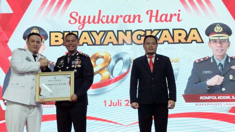 Bupati Lamandau Berikan Penghargaan kepada Kapolres atas Dedikasi Berantas Narkoba