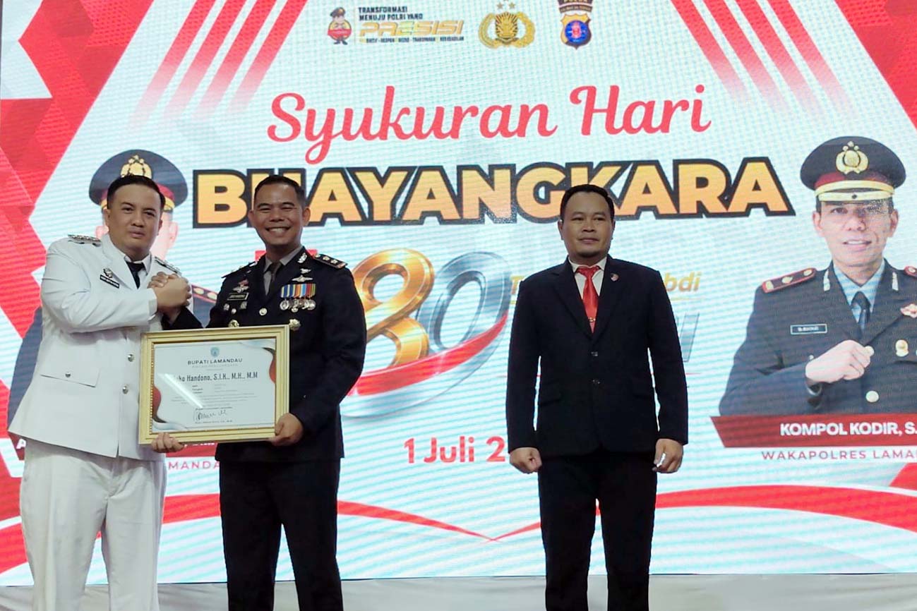 Bupati Lamandau Berikan Penghargaan kepada Kapolres atas Dedikasi Berantas Narkoba