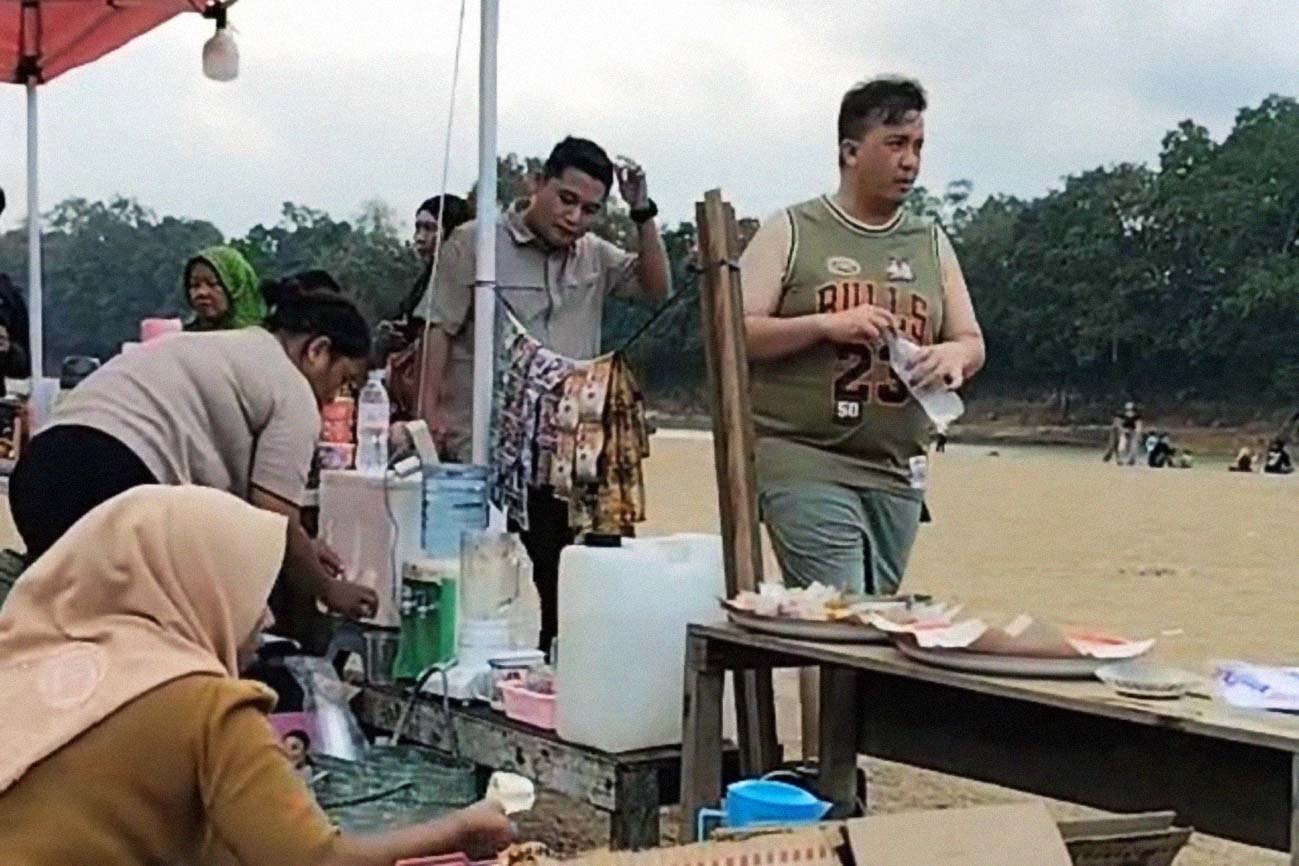 Bupati Lamandau Ajak Warga Nikmati Wisata Pantai Dadakan