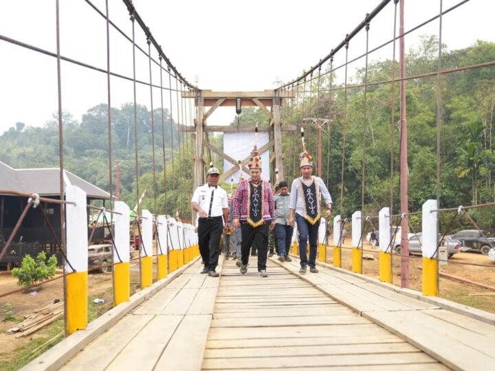 Jembatan Gantung Batu Ojung Diresmikan