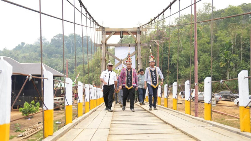 Jembatan Gantung Batu Ojung Diresmikan
