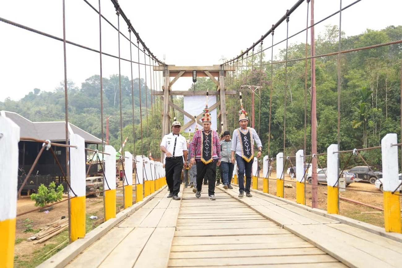 Jembatan Gantung Batu Ojung Diresmikan