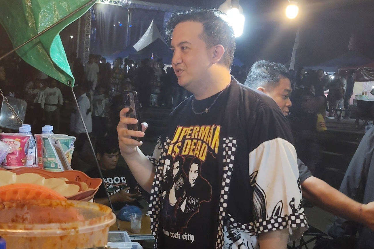 Bupati Lamandau Sambangi Lapak UMKM, Bahas Dampak Pesta Rakyat Terhadap Pendapatan Pedagang