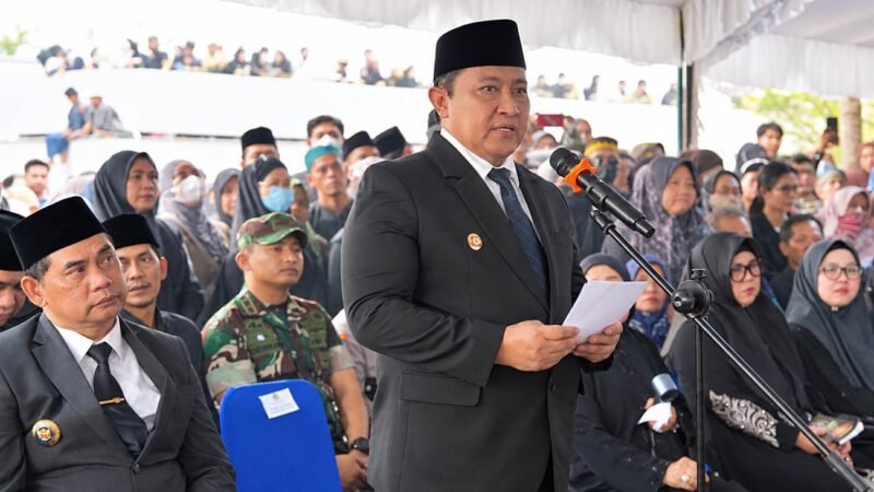 Wagub Kalteng Pimpin Upacara Pemakaman H. Nadalsyah di Muara Teweh
