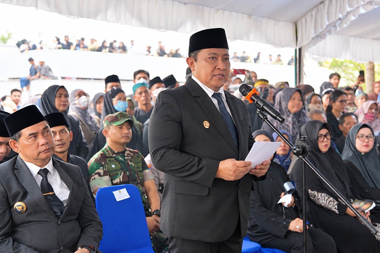 Wagub Kalteng Pimpin Upacara Pemakaman H. Nadalsyah di Muara Teweh